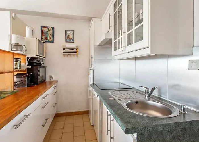 à Antibes, 33 M², Piscine Partagée *
