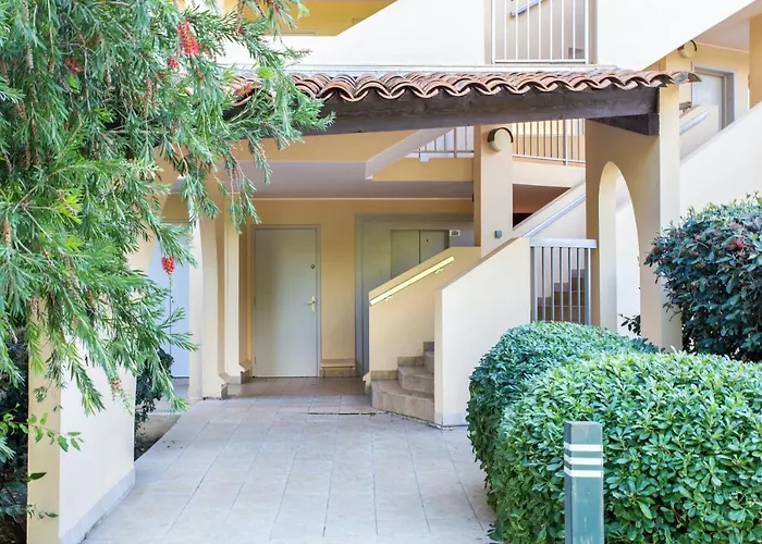 à Antibes, 33 M², Piscine Partagée * Antibes